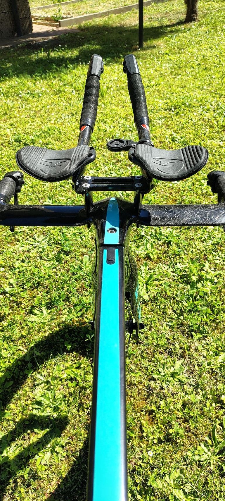 Used Bianchi Aquila Shimano Ultegra Di2 2017 Road & Gravel, Black — image 7 of 8
