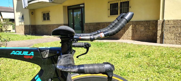 Used Bianchi Aquila Shimano Ultegra Di2 2017 Road & Gravel, Black — image 4 of 8