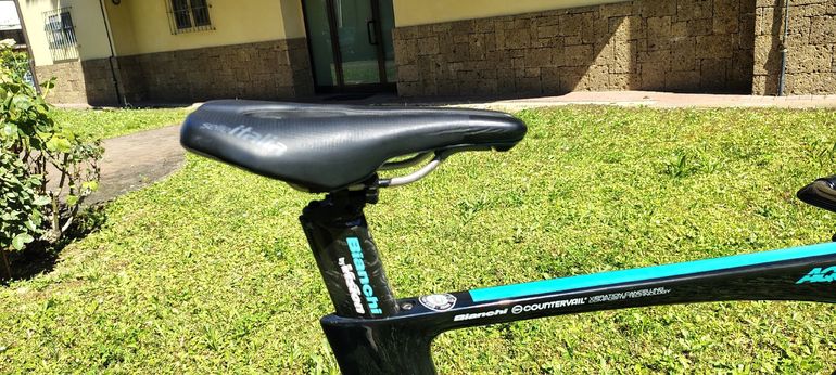 Used Bianchi Aquila Shimano Ultegra Di2 2017 Road & Gravel, Black — image 5 of 8