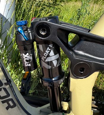 Used Dartmoor Superenduro S-duro PRO 2023 Mountainbike, White — image 6 of 19