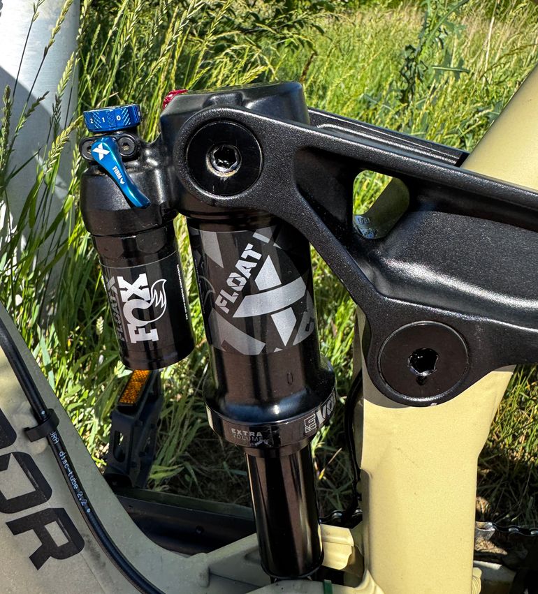 Used Dartmoor Superenduro S-duro PRO 2023 Mountainbike, White — image 6 of 19
