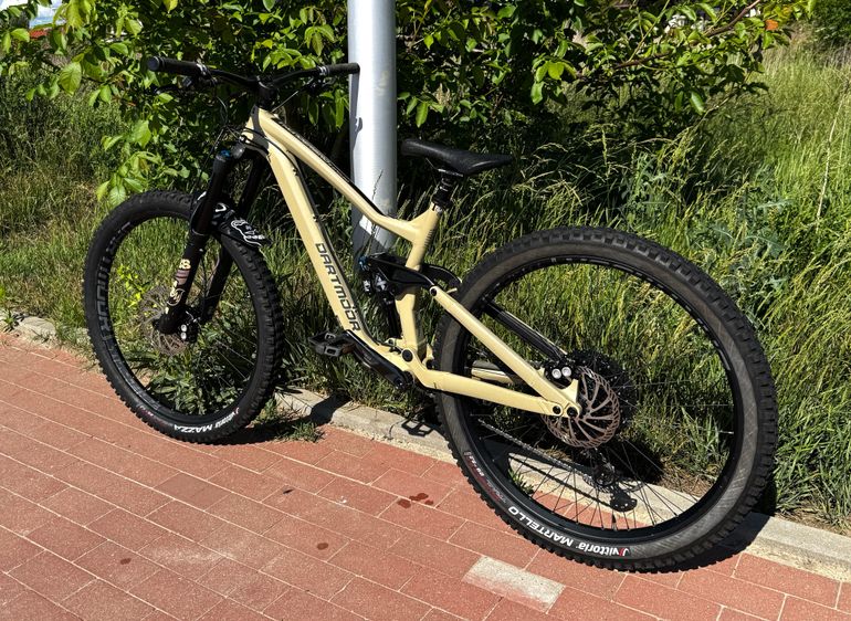 Used Dartmoor Superenduro S-duro PRO 2023 Mountainbike, White — image 3 of 19