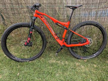 Gebrauchtes Orbea OIZ M30 2019 2019 Mountainbike, Rot — Bild 1 von 6