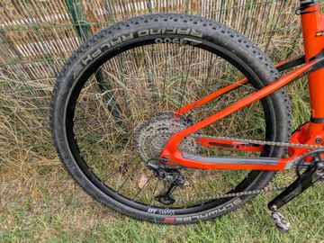 Gebrauchtes Orbea OIZ M30 2019 2019 Mountainbike, Rot — Bild 3 von 6