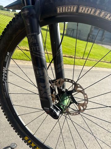 Used Scott Spark 910 2020 2020 Mountainbike, Light Gray, 29 — image 7 of 12