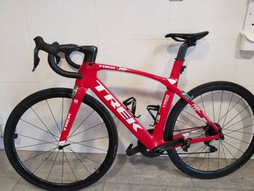 Used Trek Madone 9.5 2018 2018 Road & Gravel, Red — image 2 of 7
