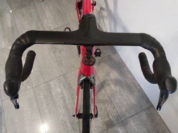 Used Trek Madone 9.5 2018 2018 Road & Gravel, Red — image 5 of 7
