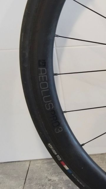 Used Trek Madone 9.5 2018 2018 Road & Gravel, Red — image 7 of 7