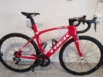 Used Trek Madone 9.5 2018 2018 Road & Gravel, Red — image 1 of 7