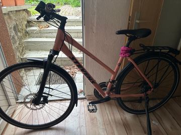 Stevens 6X Lady 2022 2022 Urban de segunda mano, Rojo — imagen 1 de 3