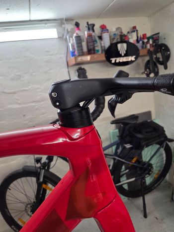 Used Trek Madone SL 6 Gen 6 2023 Frameset 2023 Road & Gravel, Red — image 2 of 3
