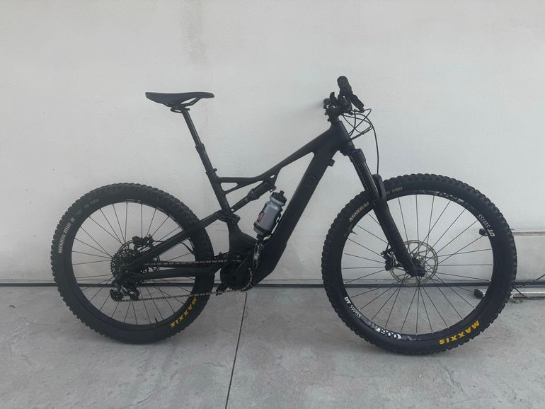 Used Specialized Turbo Levo FSR Expert 6Fattie 2017 2017 Mountainbike — image 1 of 8