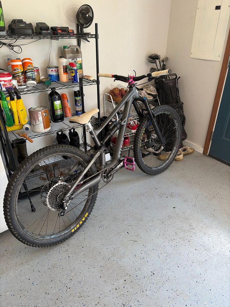 Used Specialized Status 160 2023 2023 Mountainbike, Light Gray — image 4 of 5