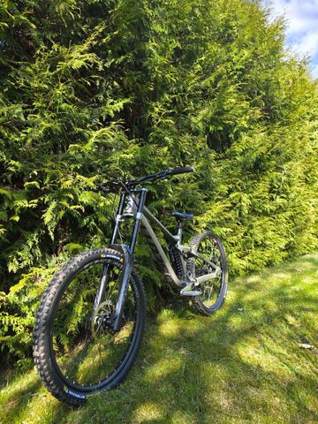 Scott Gambler Shimano Saint 2021 Mountainbike usato, Grigio chiaro — immagine 4 di 10