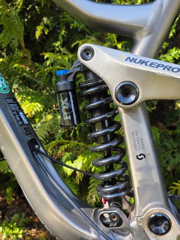 Scott Gambler Shimano Saint 2021 Mountainbike usato, Grigio chiaro — immagine 5 di 10