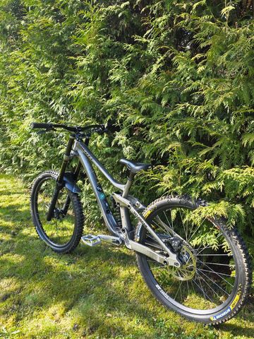 Scott Gambler Shimano Saint 2021 Mountainbike usato, Grigio chiaro — immagine 2 di 10