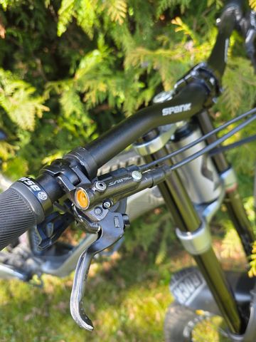 Scott Gambler Shimano Saint 2021 Mountainbike usato, Grigio chiaro — immagine 9 di 10