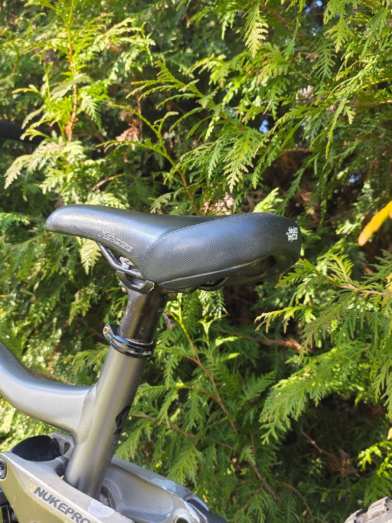 Used Scott Gambler Shimano Saint 2021 Mountainbike, Light Gray — image 8 of 10