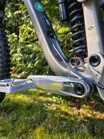 Scott Gambler Shimano Saint 2021 Mountainbike usato, Grigio chiaro — immagine 6 di 10