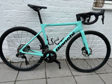 Brugt Bianchi Sprint 105 Di2 2025 2025 Road & Gravel — billede 1 af 11