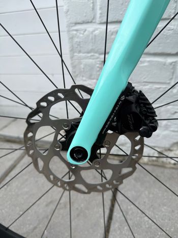 Used Bianchi Sprint 105 Di2 2025 2025 Road & Gravel, Azul — image 10 of 11