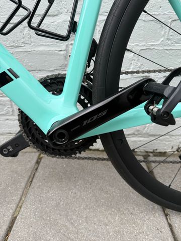 Brugt Bianchi Sprint 105 Di2 2025 2025 Road & Gravel — billede 8 af 11