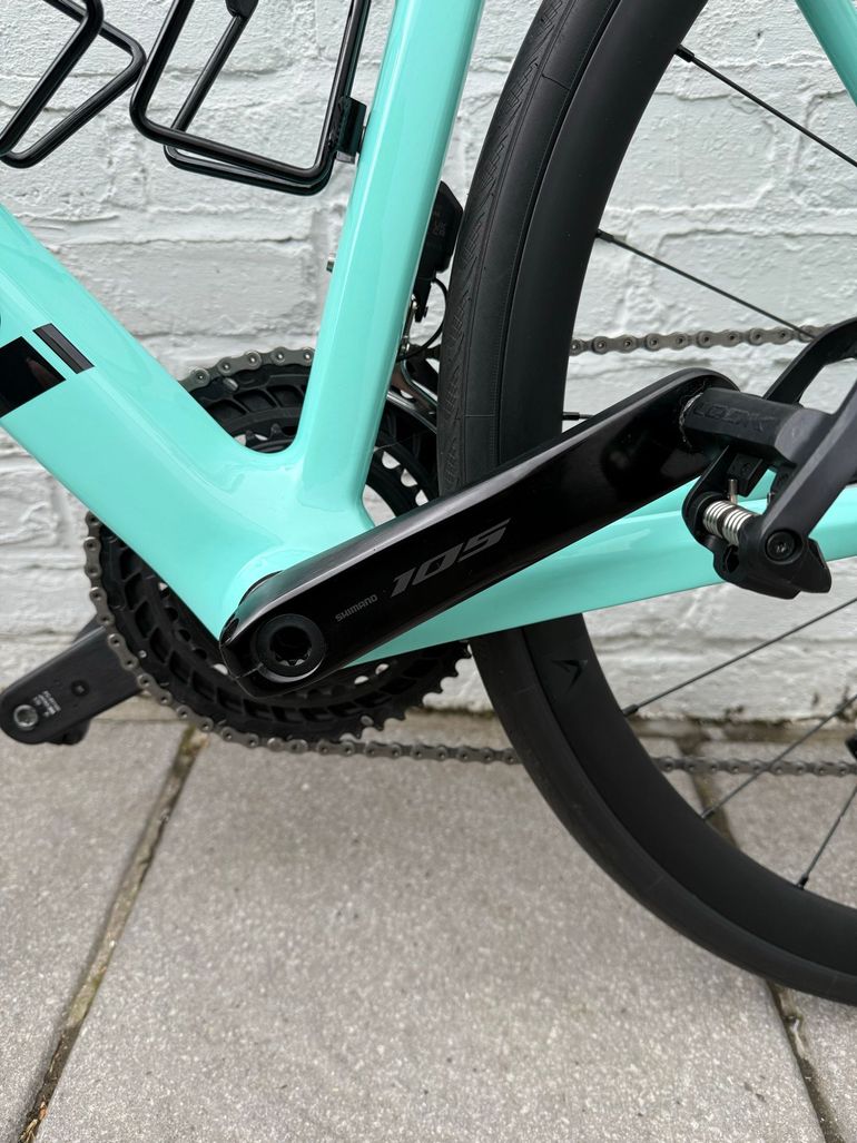 Used Bianchi Sprint 105 Di2 2025 2025 Road & Gravel, Azul — image 8 of 11