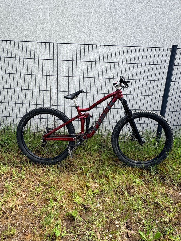 Used Trek Remedy 7 2021 2021 Mountainbike, Red — image 1 of 7