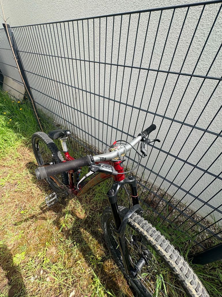Used Trek Remedy 7 2021 2021 Mountainbike, Red — image 4 of 7