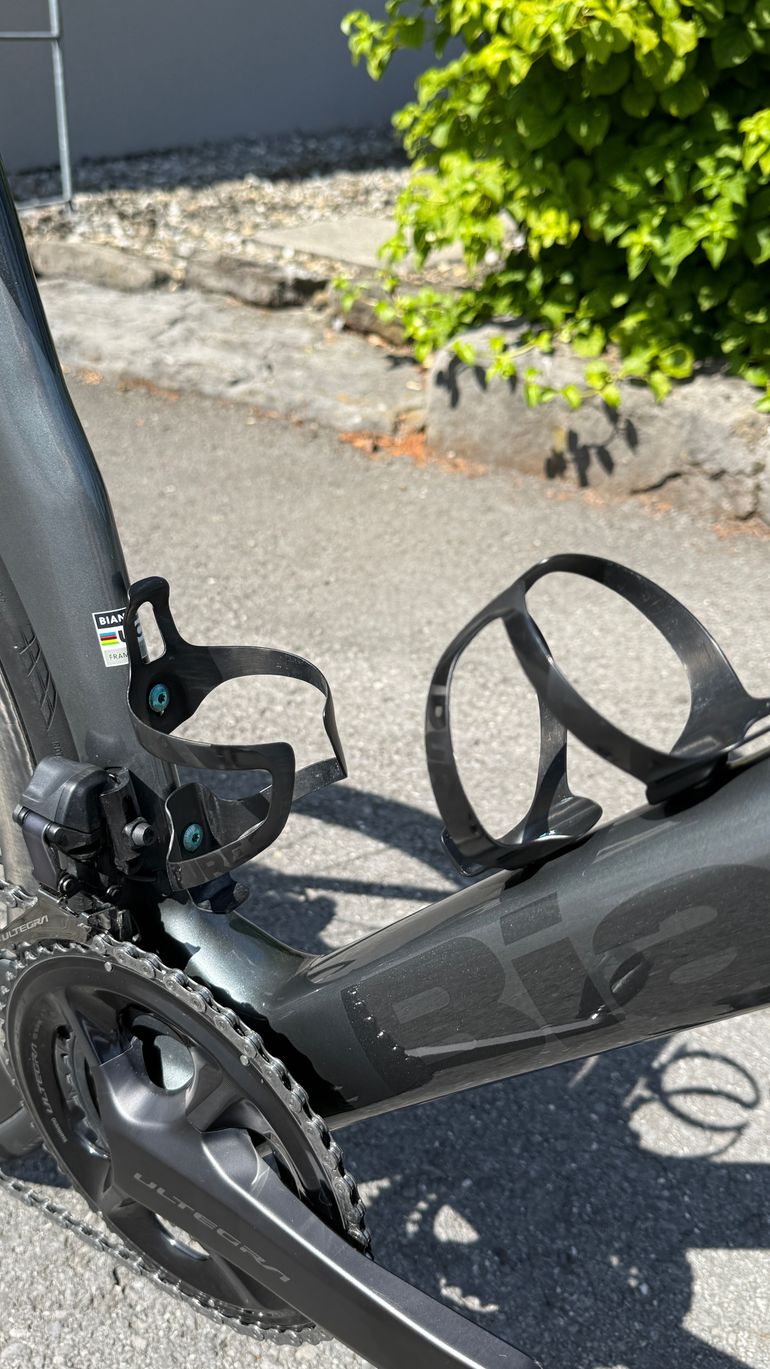 Used Bianchi Oltre Comp Ultegra Di2 2024 2024 Road & Gravel, Light Gray — image 9 of 11