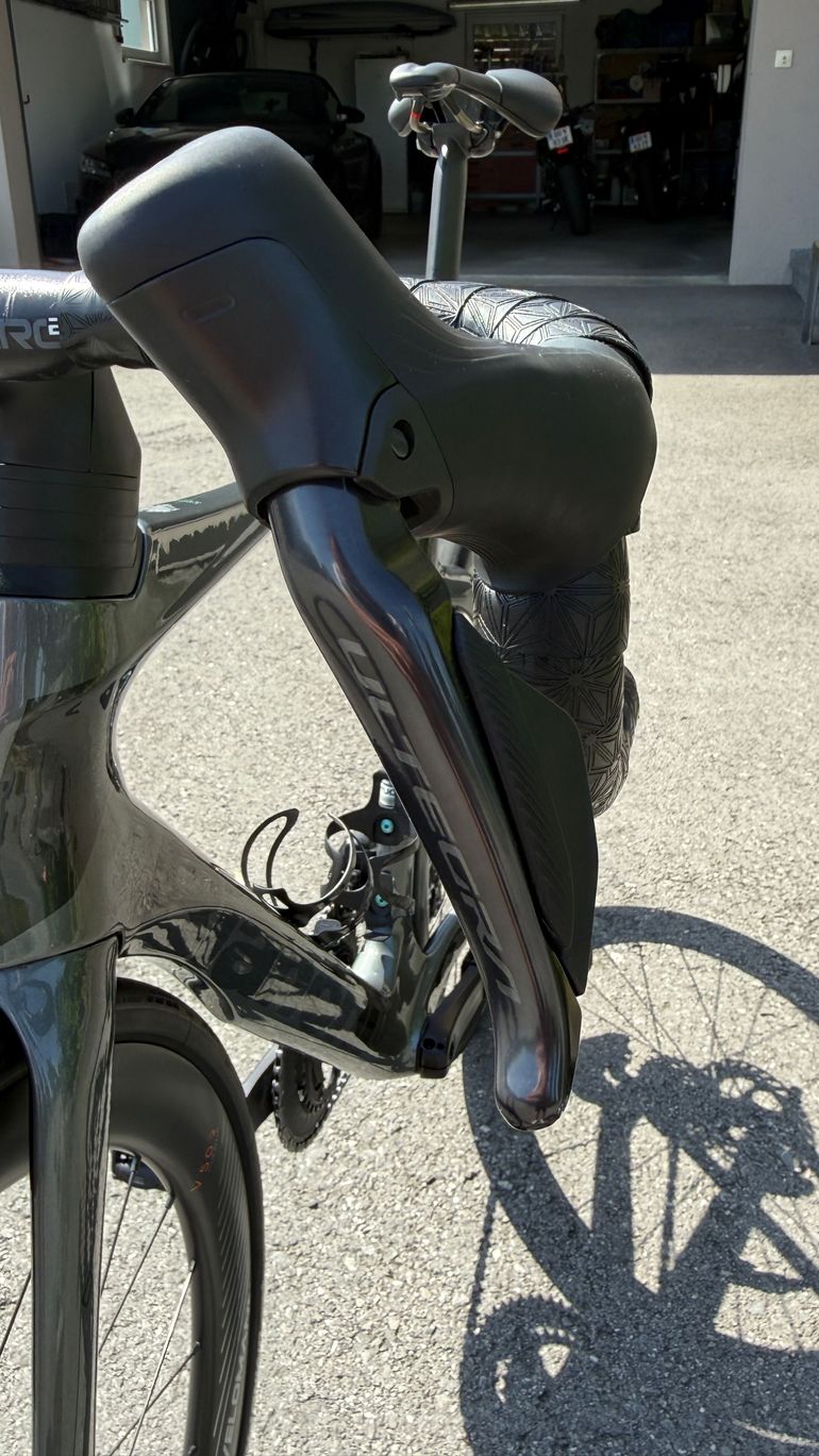 Used Bianchi Oltre Comp Ultegra Di2 2024 2024 Road & Gravel, Light Gray — image 5 of 11