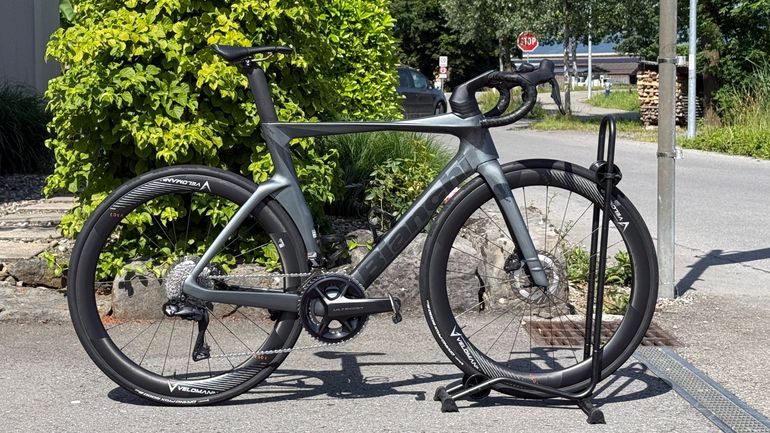 Used Bianchi Oltre Comp Ultegra Di2 2024 2024 Road & Gravel, Light Gray — image 1 of 11