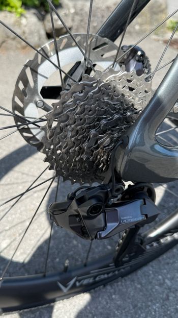 Used Bianchi Oltre Comp Ultegra Di2 2024 2024 Road & Gravel, Light Gray — image 6 of 11