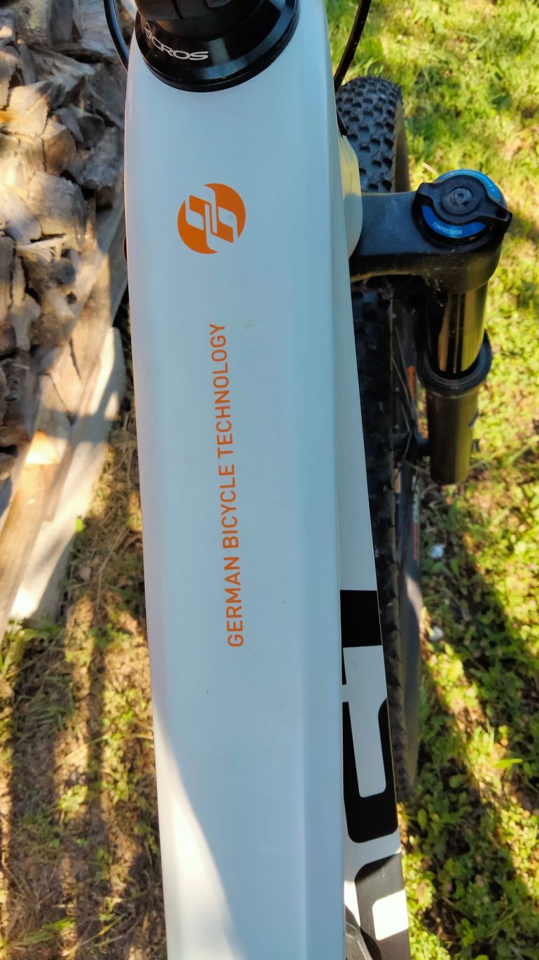 Used Ghost SLAMR 6.9 LC U 2020 Mountainbike, White — image 4 of 6