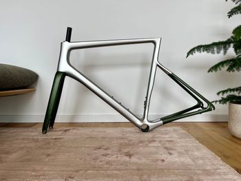 Used Cannondale SuperSix EVO Hi-MOD Disc Red eTap AXS 2022 2022 Road & Gravel, Hellgrau — image 2 of 4