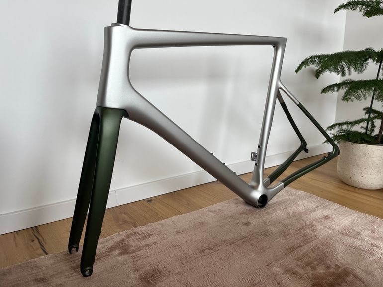 Used Cannondale SuperSix EVO Hi-MOD Disc Red eTap AXS 2022 2022 Road & Gravel, Hellgrau — image 3 of 4