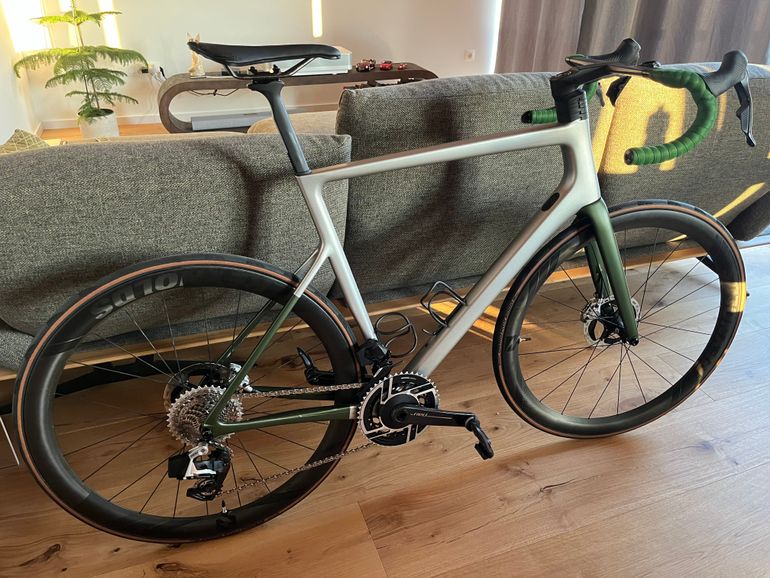 Used Cannondale SuperSix EVO Hi-MOD Disc Red eTap AXS 2022 2022 Road & Gravel, Hellgrau — image 1 of 4