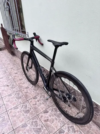 Used Rose Reveal 06 Red eTap AXS 2024 2024 Road & Gravel, Black — image 2 of 7