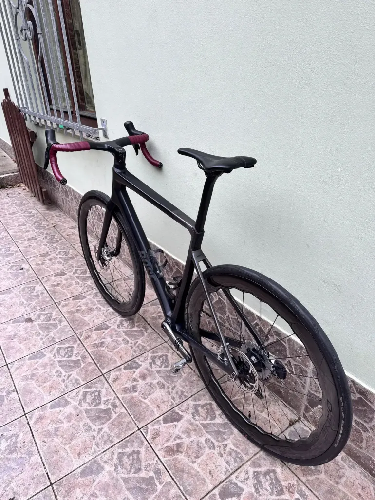 Used Rose Reveal 06 Red eTap AXS 2024 2024 Road & Gravel, Black — image 2 of 7