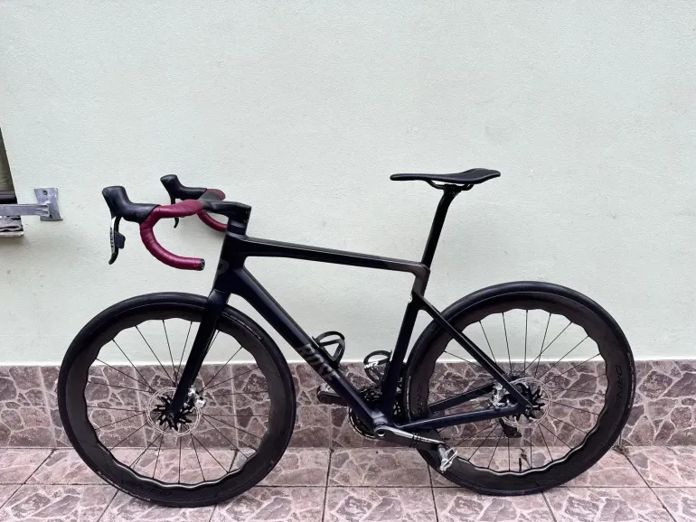 Used Rose Reveal 06 Red eTap AXS 2024 2024 Road & Gravel, Black — image 1 of 7