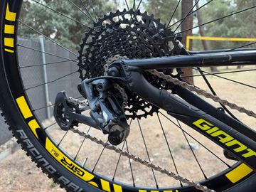Giant Anthem 27.5 2 2016 2016 Mountainbike de segunda mano, Negro — imagen 3 de 12