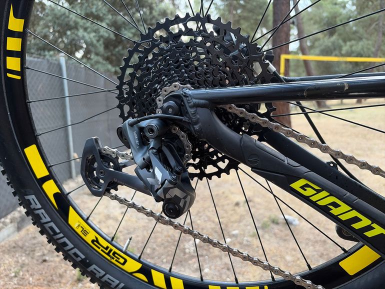 Used Giant Anthem 27.5 2 2016 2016 Mountainbike, Negro — image 3 of 12