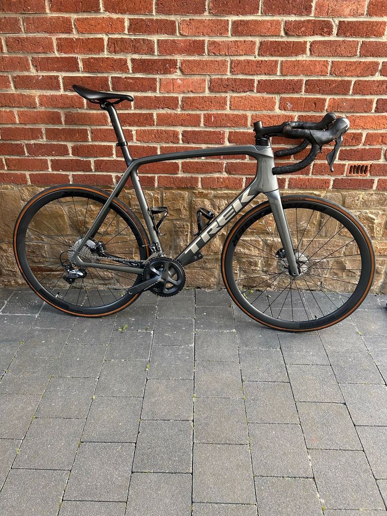 Used Trek Émonda SL 6 Pro 2021 2021 Road & Gravel, Hellgrau — image 1 of 11