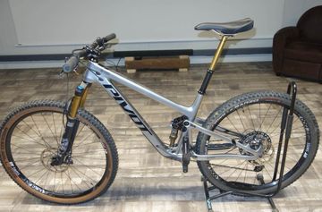 Gebrauchtes Pivot TRAIL 429 Pro XT/XTR 2024 2024 Mountainbike, Hellgrau, 29 — Bild 2 von 9