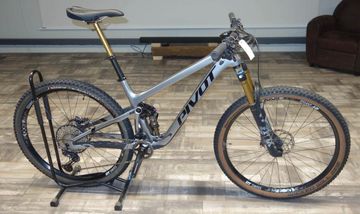 Gebrauchtes Pivot TRAIL 429 Pro XT/XTR 2024 2024 Mountainbike, Hellgrau, 29 — Bild 1 von 9