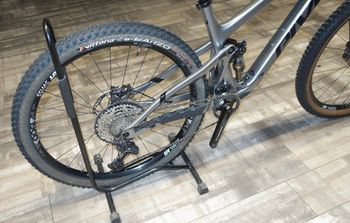 Used Pivot TRAIL 429 Pro XT/XTR 2024 2024 Mountainbike, Hellgrau, 29 — image 4 of 9