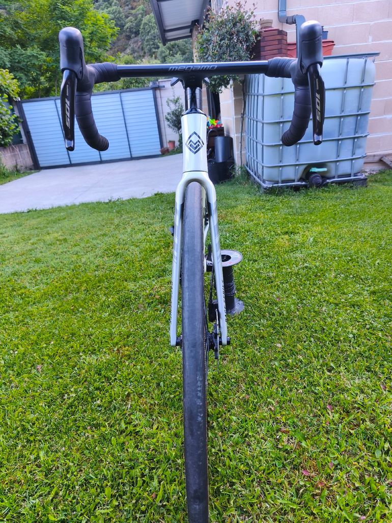 Used Megamo PULSE ELITE 12 SH12 2024 2024 Road & Gravel, White — image 9 of 10