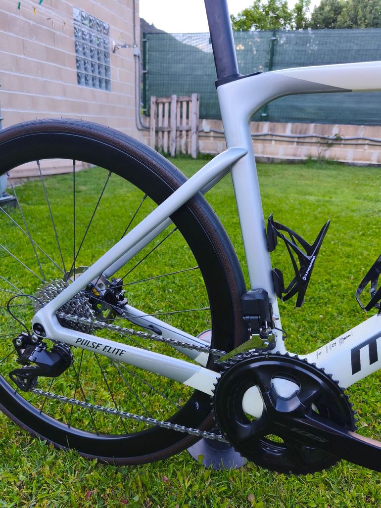 Used Megamo PULSE ELITE 12 SH12 2024 2024 Road & Gravel, White — image 3 of 10