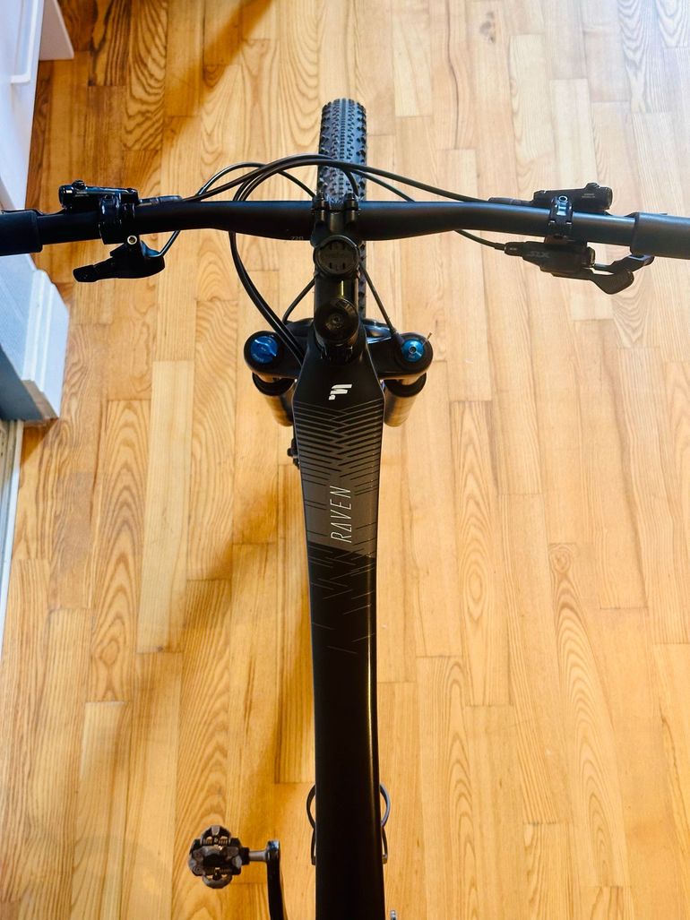 Used Focus Raven Shimano Deore XT 2021 Mountainbike, Schwarz — image 4 of 9