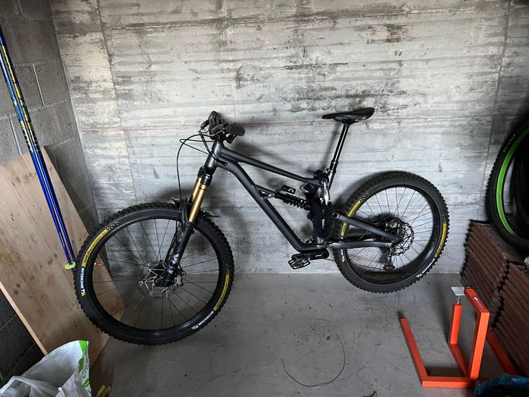 Used Specialized US 2025 Mountainbike, Light Gray — image 1 of 3